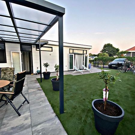 Ferienhaus Luxchalet #Vaju Lathum# Am See, Strand, Pool, Nationalpark Exterior photo