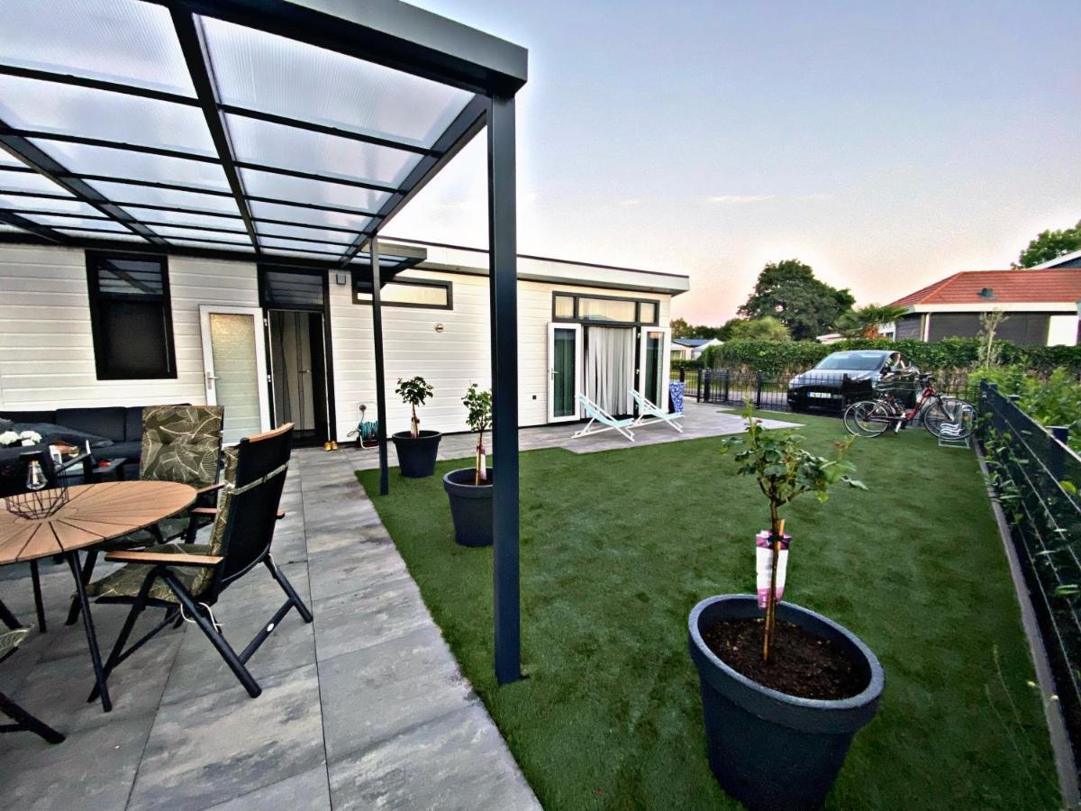 Ferienhaus Luxchalet #Vaju Lathum# Am See, Strand, Pool, Nationalpark Exterior photo